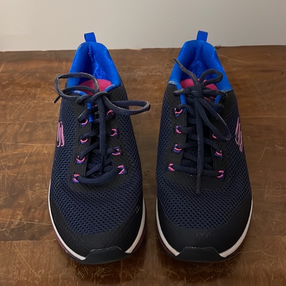 Skechers - Picture 2 of 4